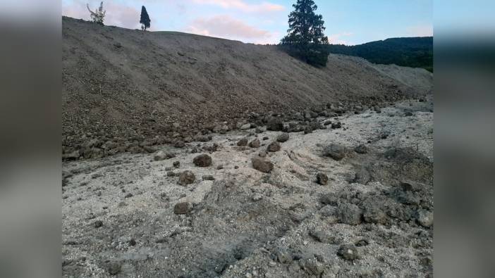 Karabük'te toprak kayması: Şenler köyü yolu ulaşıma kapandı