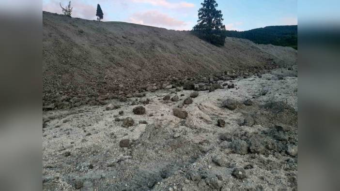 Karabük'te heyelan: Köy yolu ulaşıma kapandı
