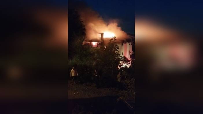 Yalova Çiftlikköy'de üç katlı binada yangın