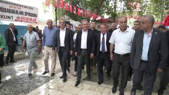 Başkan Seçer, 63. Mut Karacaoğlan Kayısı Kültür ve Sanat Festivali'nde: 'Yandaş hukuku ülkeye fayda getirmez'