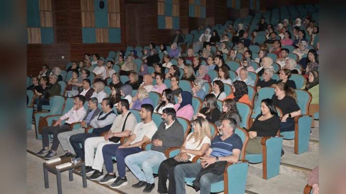 Esenyurt Belediyesi'nin 'Seyr-i Temaşa' oyunu izleyiciden tam not aldı