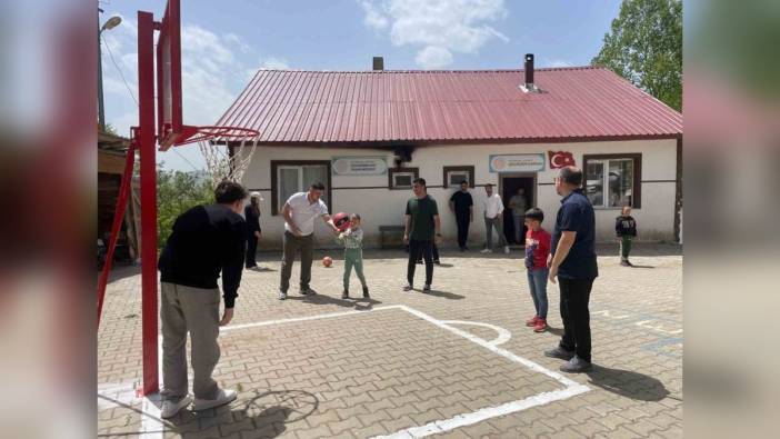 Kastamonu Üniversitesi öğrencileri, Çocukören köyü okuluna kütüphane ve spor alanları kazandırdı