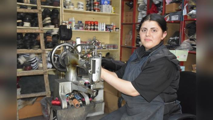 Niğde'de 16 yaşındaki Esra, ayakkabı tamirciliğinde tek kadın çırak: 'Kendimize inanalım'