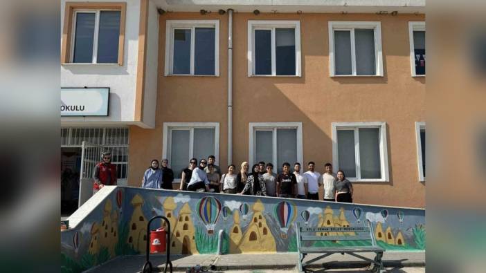 Düzce Üniversitesi öğrencileri, Gümüşpınar Mehmetçik İlkokulu'nu Kapadokya renkleriyle donattı