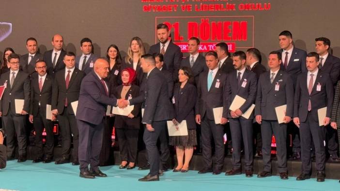 MHP Siyaset ve Liderlik Okulu'nun 21'inci dönem mezunları törenle sertifikalarını aldı
