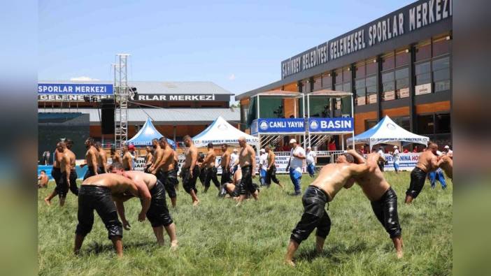 Şahinbey'de 1500 pehlivanın katılımıyla Türkiye Yağlı Güreş Ligi başladı