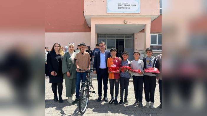 Kağızman Çengilli Şehit Erdal Oral Ortaokulu zeka oyunlarında il üçüncüsü oldu