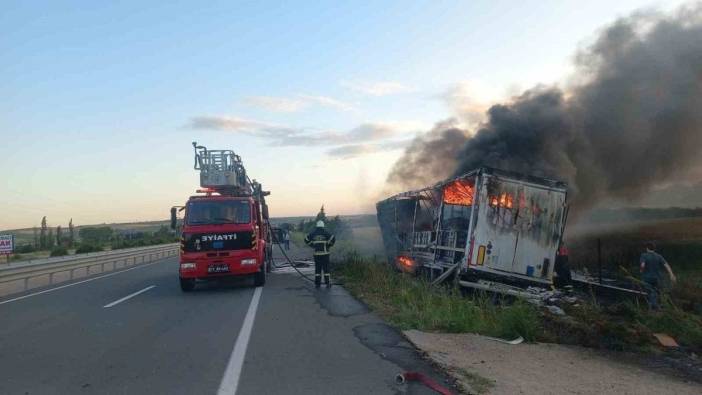 Çanakkale'de alkollü sürücünün kullandığı tır alev aldı