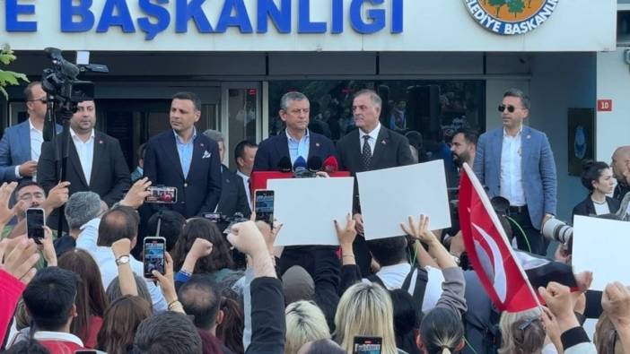 CHP lideri Özel'den Avcılar Belediyesi önünde açıklama: Erdoğan'ın darbe girişimi