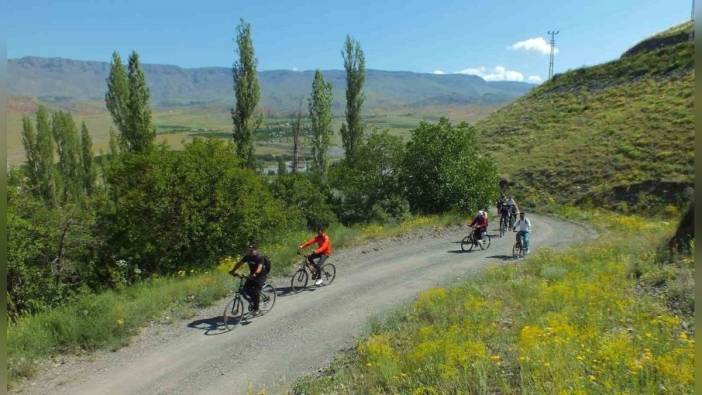 Kağızman'da 20 kişilik grupla bisiklet turu