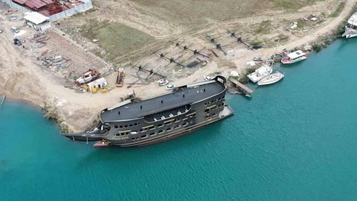 Alanya'da 300 milyon TL'lik turistik gemi denize indirildi