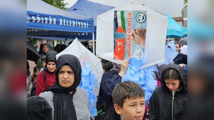 Gölcük'te yağmur altında Filistin'e destek