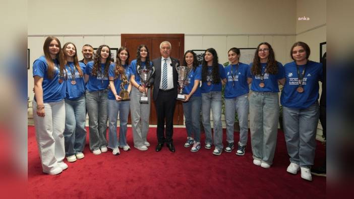 Adana Büyükşehir Belediyespor U18 kız basketbol takımı, Türkiye üçüncüsü oldu