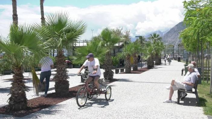 Antalyalılar, İmamoğlu'nun tutuksuz yargılanmasını istedi: 'Siyasetle adalet iç içe geçti'