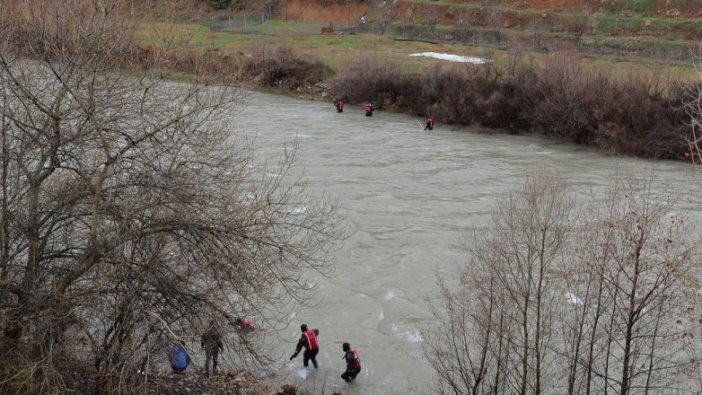 Munzur Çayı'nda kaybolan uzman çavuş aranıyor