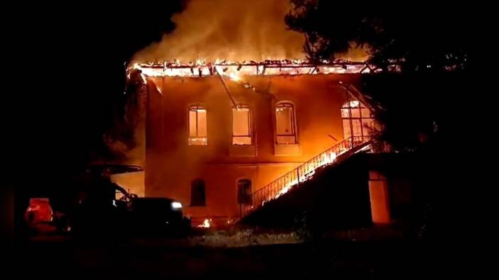 Denizli'de tarihi Ortaköy İlkokulu alevlere teslim oldu