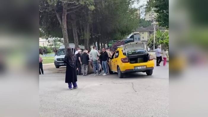 İzmit'te taksi yayaya çarptı: Yaralı hastaneye kaldırıldı