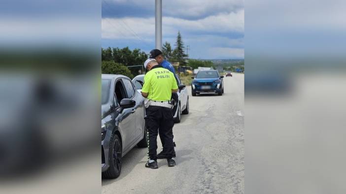 Gelendost'ta yol uygulaması: 100 kişi sorgulandı, 2 araca ceza kesildi