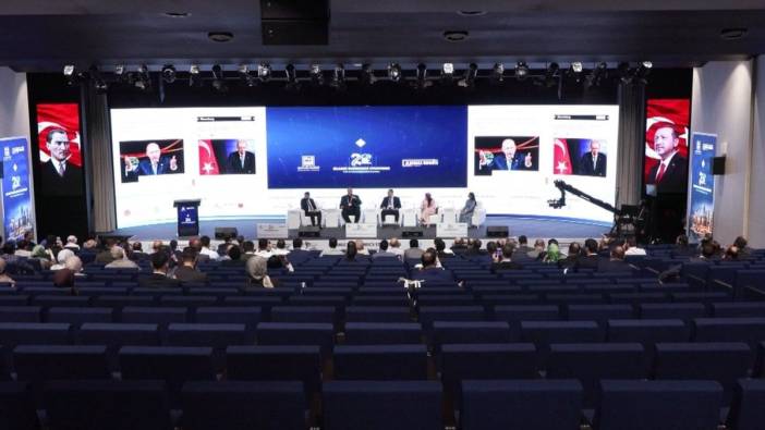 İstanbul Dünya İslam Ekonomisi Zirvesi'nde İslami finansın iletişim stratejileri ele alındı