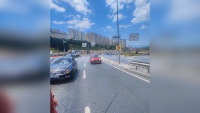 Maltepe'de motosiklet kazası: Sürücüler yaralıya yardım etti