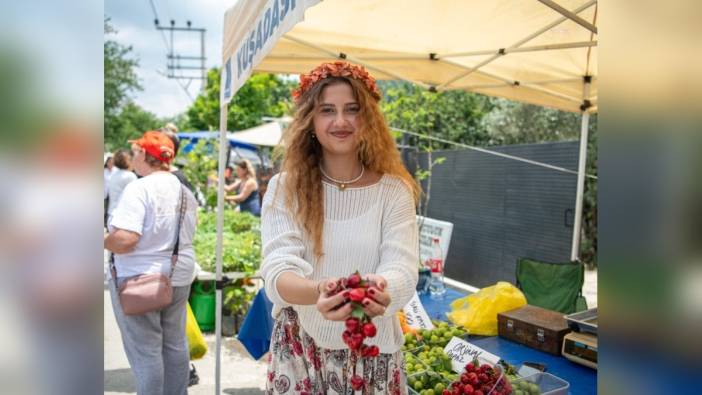 Kuşadası'nda Kiraz Şenliği coşkuyla kutlandı