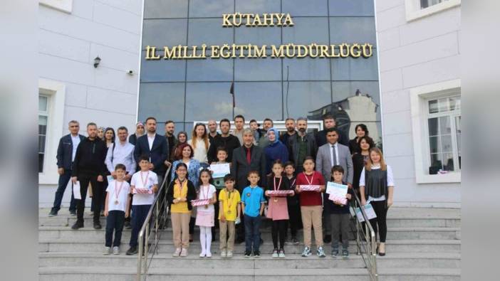 Kütahya'da ilkokullar arası akıl ve zeka oyunları turnuvası ödülleri sahiplerini buldu