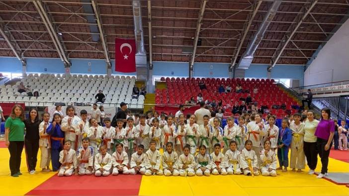 Salihli'nin minik judocuları Manisa'da 20 madalya kazandı