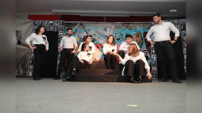 Susurluk Belediyesi Gençlik Tiyatrosu, 'Artiz Mektebi'ni Burhaniye’de sahneledi