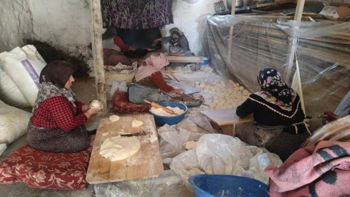 Yozgat'ta imece usulü yufka geleneği devam ediyor