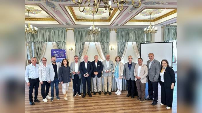 Bandırma Belediyesi'nde 'Marmara Denizi ve Müsilaj Kabusu' paneli düzenlendi