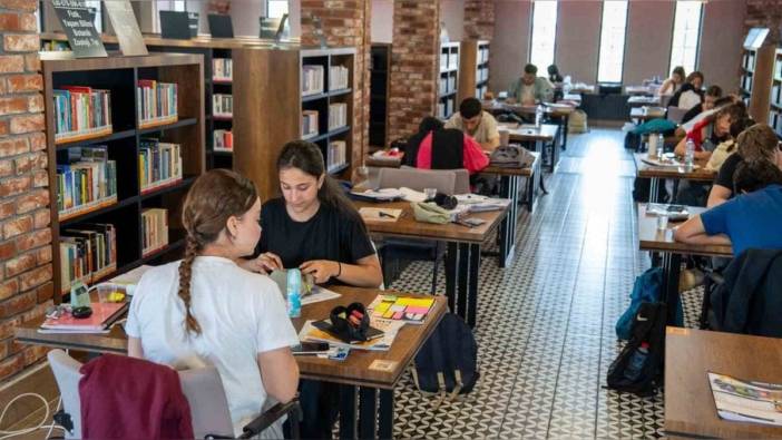 Başiskele Kitaphane'de sınav yoğunluğu