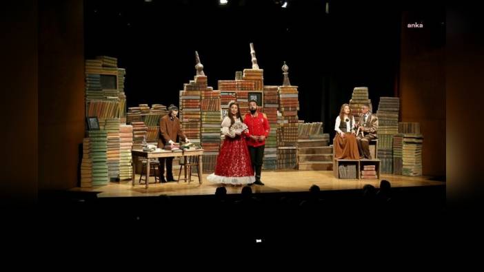 Eyüpsultan Belediyesi'nden iki özel tiyatro gösterimi: 'Çehov Kabare' ve 'Toros Canavarı' izleyicileri büyüledi