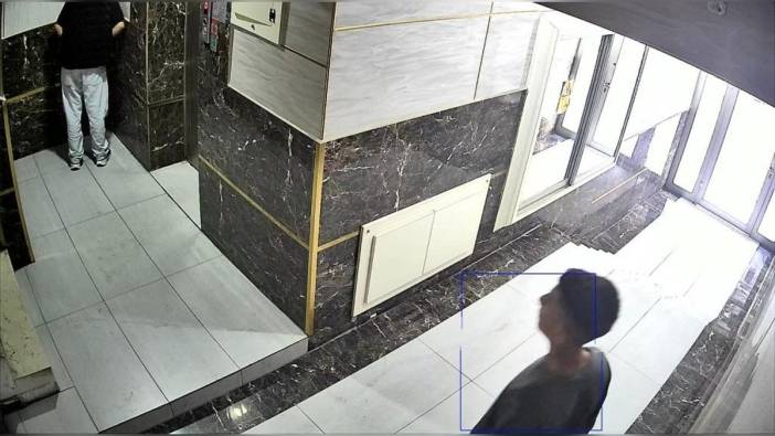 Mersin'de iş hanına giren 2 kişi güvenlik kamerasına yakalandı