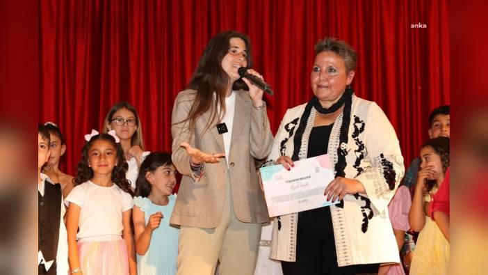 Çeşme Kent Enstitüsü kursiyerleri yıl sonu gösterilerini sergiledi