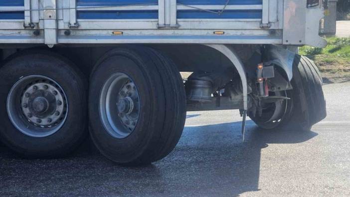 Bandırma'da tırın dingili koptu: Şoförler çözüm bekliyor