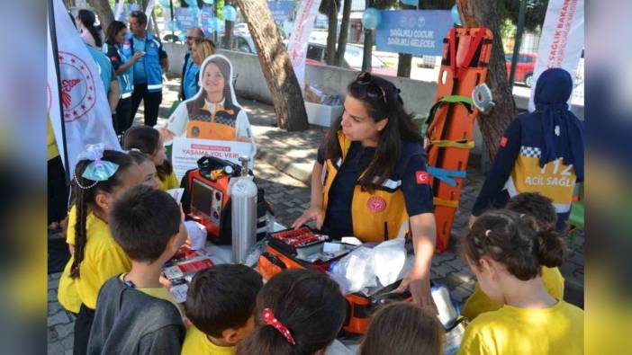 Balıkesir'de 'Sağlıklı Çocuk Sağlıklı Gelecek' programı Fevzi Çakmak İlkokulu'nda tanıtıldı