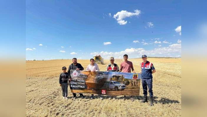 Kilis Polateli'nde jandarmadan çiftçilere anız yakma uyarısı