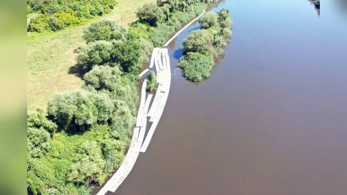 Karacabey Çapraz Çayı'nda bin 200 'yüzer bitki adası' kuruldu