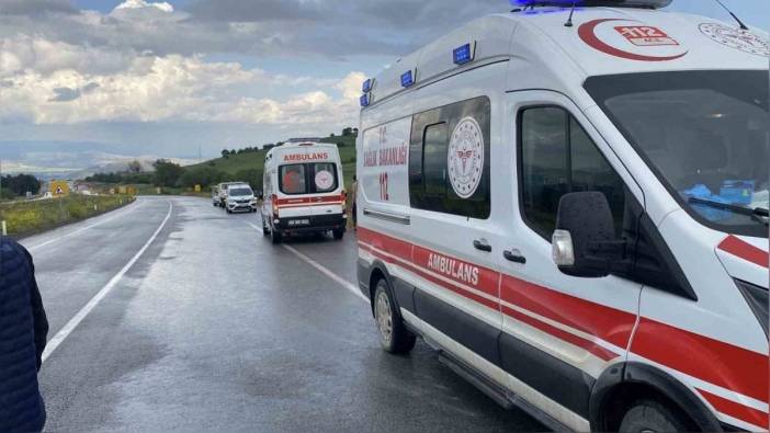 Zile'de trafik kazası: Aynı aileden 3 kişi yaralandı