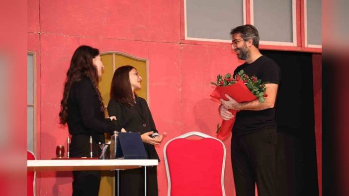 GESMEK Tiyatro ekibi, "Yuvasız Kadınlar" oyunuyla izleyicileri büyüledi