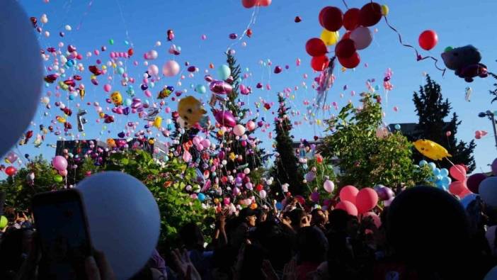 Gaziantep'te minik Elif Azra için binlerce balon gökyüzünü süsledi