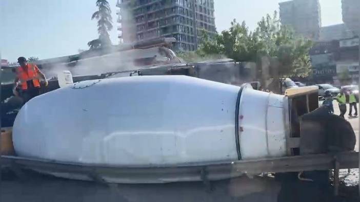Küçükçekmece'de beton mikseri devrildi
