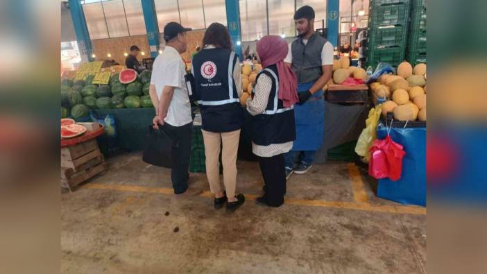 Düzce Belediyesi Aziziye Pazaryeri'nde denetimler gerçekleştiriyor
