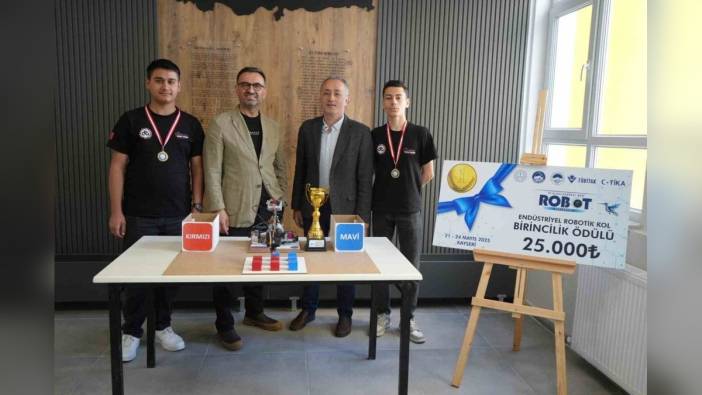 Samsun Atakum MTAL öğrencileri, robotik kol ile birinci oldu
