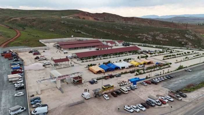 Sivas Belediyesi kurban pazarını Kovalı Mevkii'nde açtı