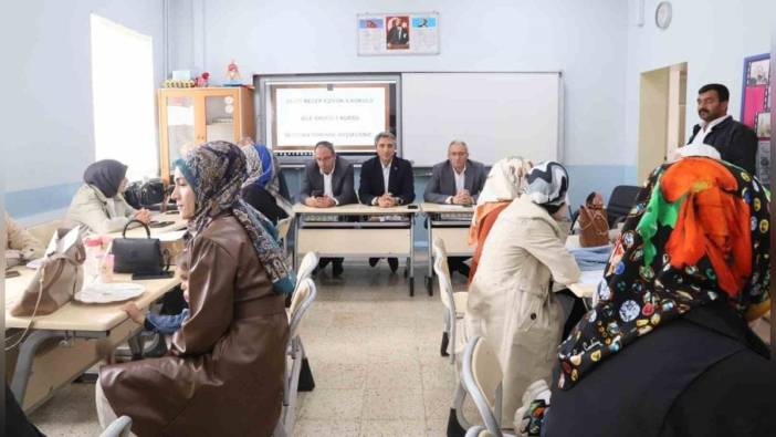 Bayburt'ta 140 veli Aile Okulu kurslarını tamamladı