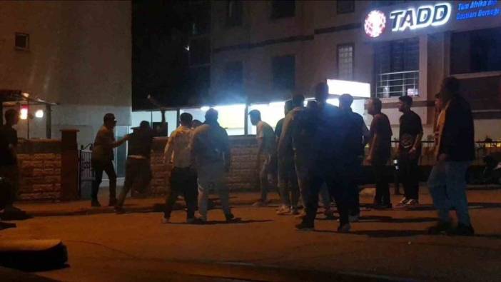 Karabük'te omuz atma kavgası: Istaka, yumruk ve tekmeler havada uçuştu