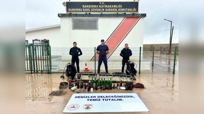 Bandırma'da deniz dibi temizliğinde 600 kilogram atık çıkarıldı