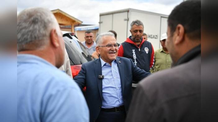 Kayseri Büyükşehir Belediye Başkanı Büyükkılıç, Mimarsinan Kurban Satış Pazarı'nı ziyaret etti