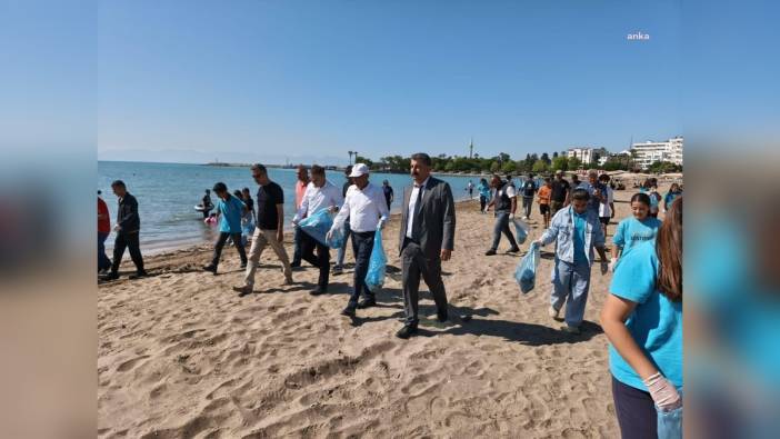 Yumurtalık Belediyesi bayram öncesi temizlik çalışması gerçekleştirdi